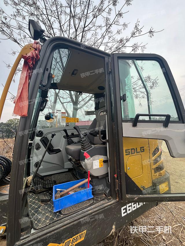 駕駛室整體（整機(jī)外觀）