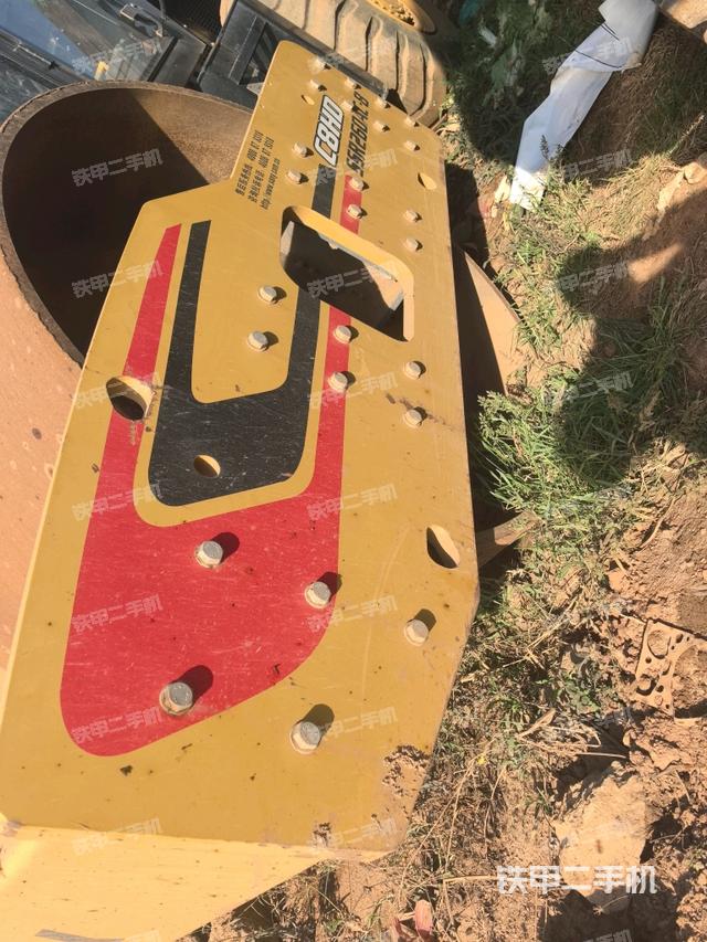 前車架正左側(cè)（壓路機(jī)前后車架）