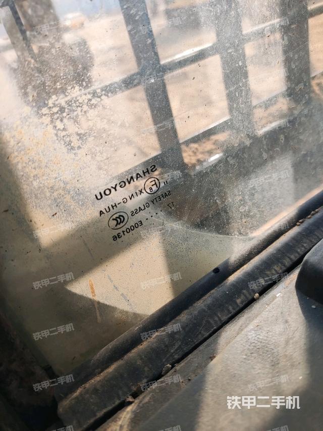 后窗玻璃角標（駕駛室部分）