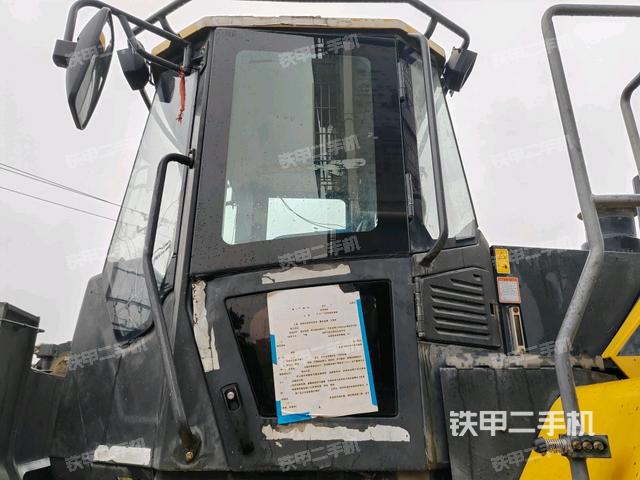 駕駛室頂部 外(駕駛室部分) 駕駛室頂部 外(駕駛室部分)