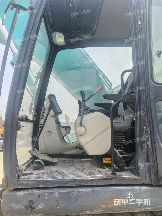 座椅右側控制臺/鑰匙門/油門/含右手柄（駕駛室部分）