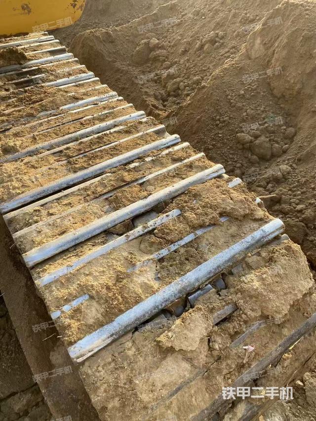 單側(cè)履帶整體（整機(jī)外觀）