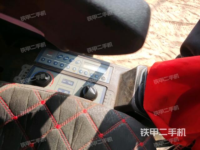 座椅左側(cè)控制臺(tái)/音響/含左手柄(駕駛室部分) 座椅左側(cè)控制臺(tái)/音響/含左手柄(駕駛室部分)