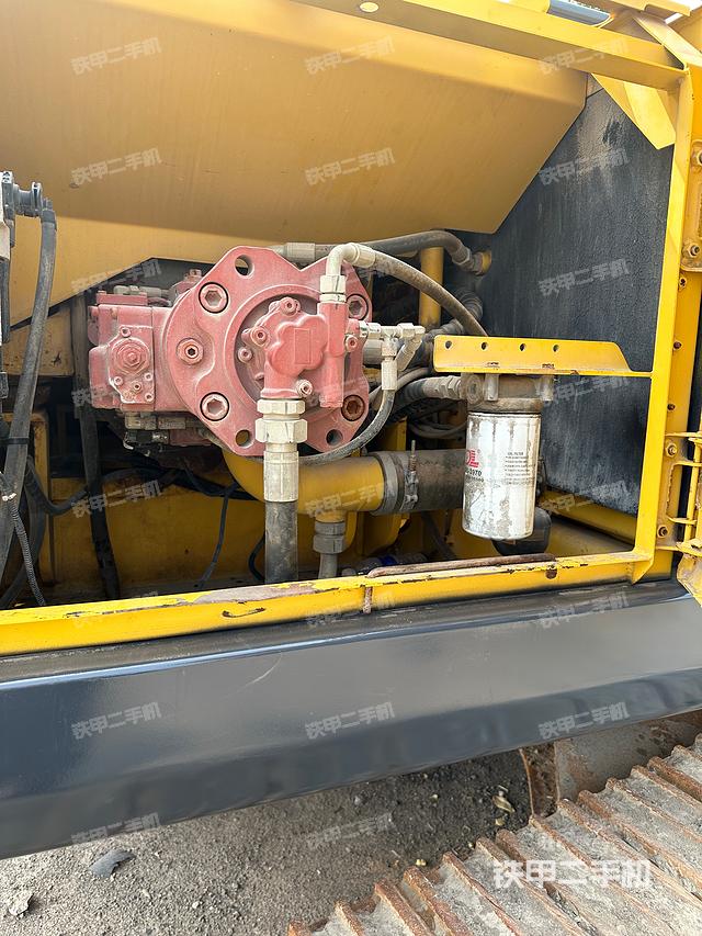 液壓泵艙室正面整體(整機(jī)外觀) 液壓泵艙室正面整體(整機(jī)外觀)
