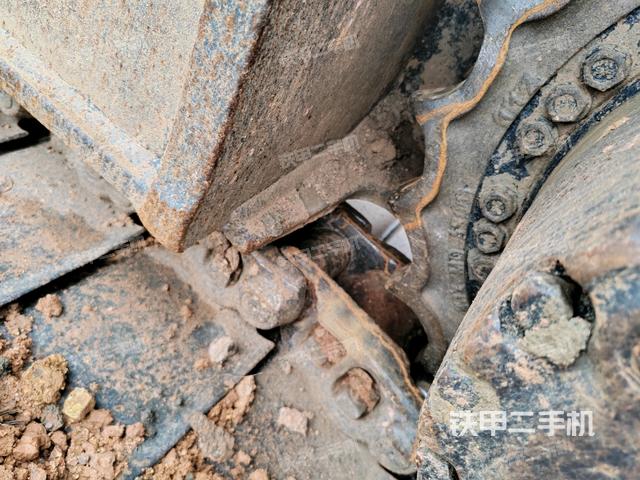 右側(cè)履帶整體(行走機(jī)構(gòu)) 右側(cè)履帶整體(行走機(jī)構(gòu))