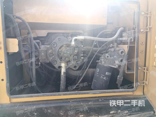 液壓泵艙室正面整體（整機(jī)外觀）