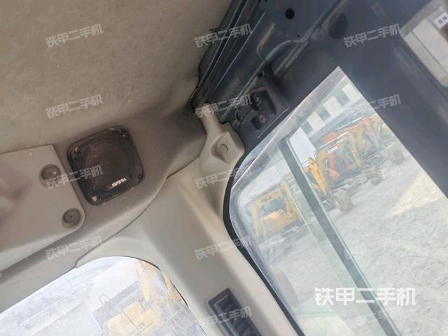 右側玻璃角標（駕駛室部分）