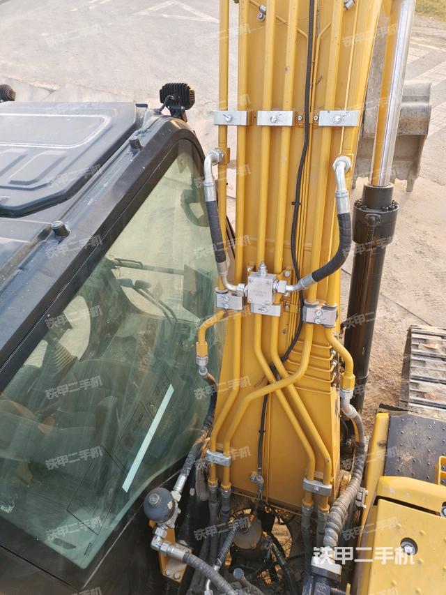 大臂背部俯視(工作和回轉(zhuǎn)裝置) 大臂背部俯視(工作和回轉(zhuǎn)裝置)