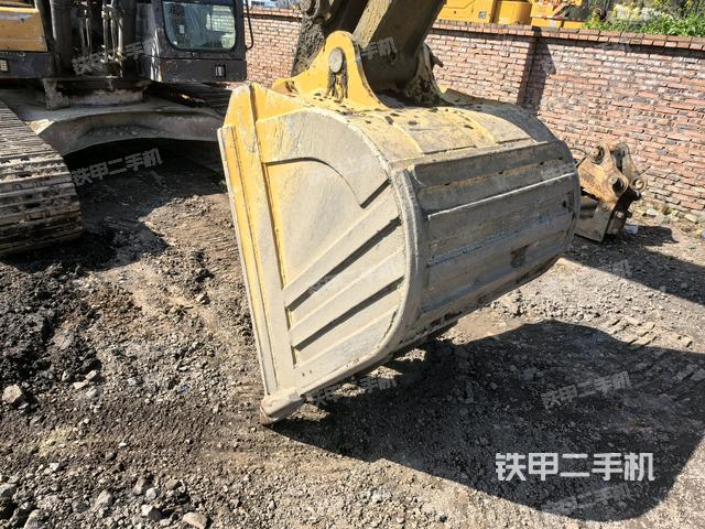 小臂整體左后(工作和回轉(zhuǎn)裝置) 小臂整體左后(工作和回轉(zhuǎn)裝置)
