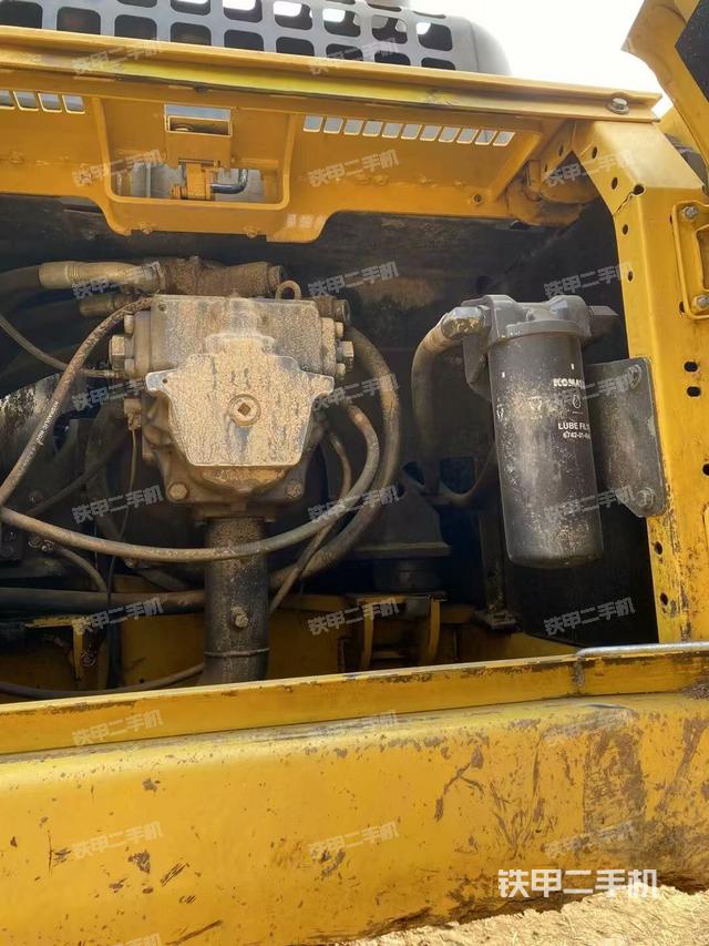 液壓泵艙室正面整體（整機(jī)外觀）