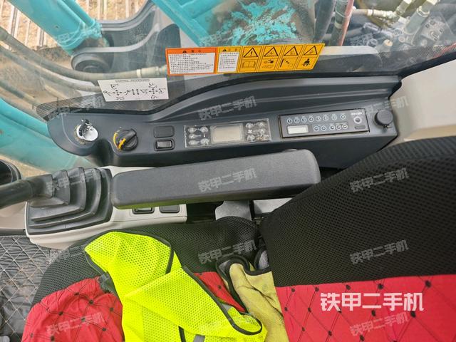 座椅右側控制臺/鑰匙門/油門/含右手柄（駕駛室部分）