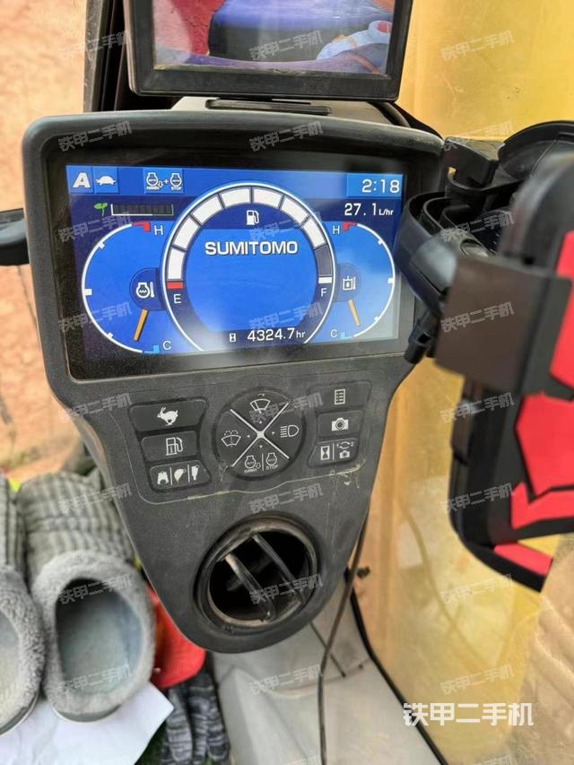 駕駛室頂部(整機外觀) 駕駛室頂部(整機外觀)