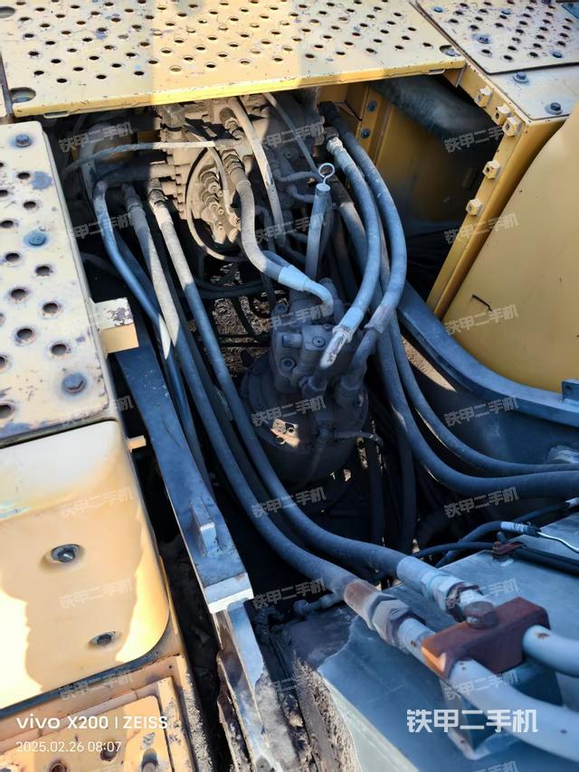 回转马达和主控阀（整机外观）