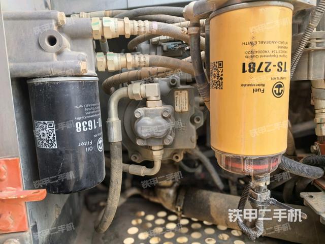 液壓泵艙室正面整體(整機外觀) 液壓泵艙室正面整體(整機外觀)