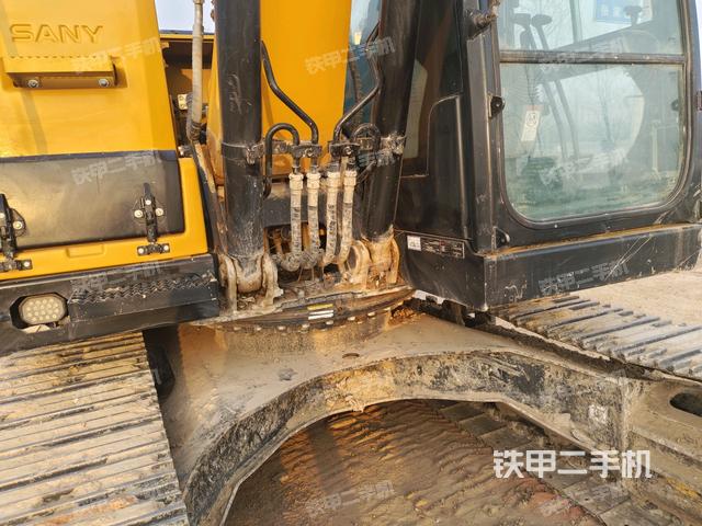 轉(zhuǎn)盤和下車架正前(工作和回轉(zhuǎn)裝置) 轉(zhuǎn)盤和下車架正前(工作和回轉(zhuǎn)裝置)