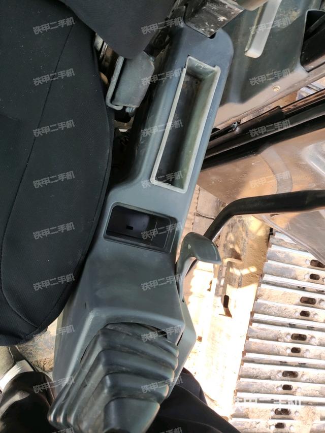 座椅左側(cè)控制臺/音響/含左手柄（駕駛室部分）