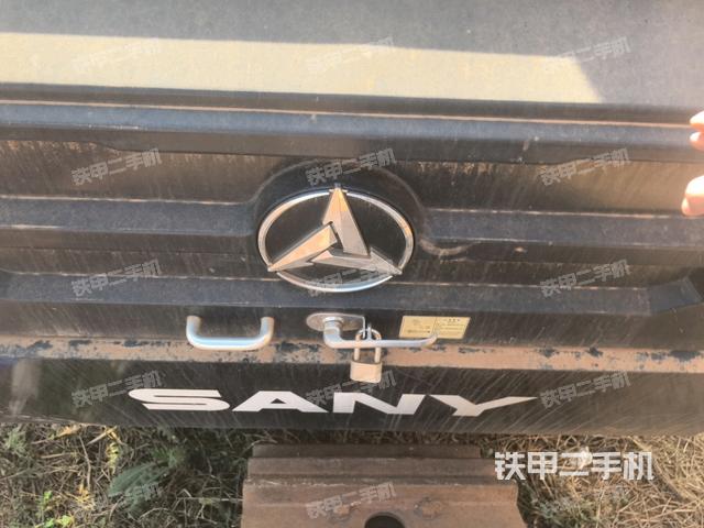 散熱器全景（壓路機(jī)發(fā)動機(jī)艙）