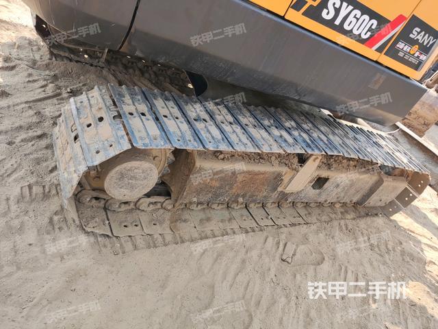 右側(cè)履帶整體?(行走機(jī)構(gòu)) 右側(cè)履帶整體?(行走機(jī)構(gòu))