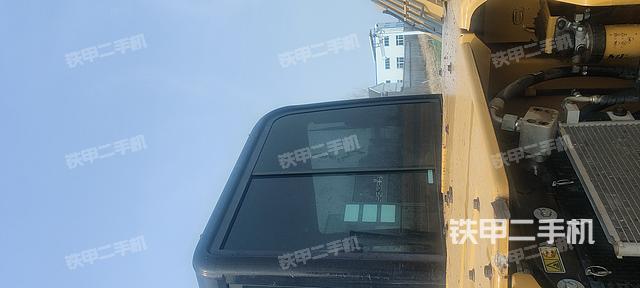 駕駛室頂部(整機(jī)外觀) 駕駛室頂部(整機(jī)外觀)