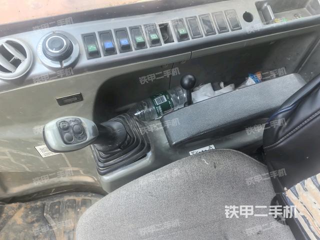 座椅右側控制臺/鑰匙門/油門/含右手柄（駕駛室部分）