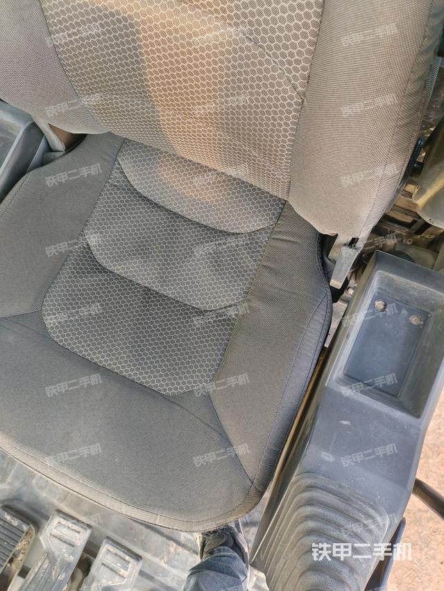 座椅左側控制臺/音響/含左手柄(駕駛室部分) 座椅左側控制臺/音響/含左手柄(駕駛室部分)