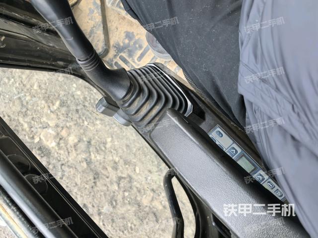 座椅左側(cè)控制臺/音響/含左手柄(駕駛室部分) 座椅左側(cè)控制臺/音響/含左手柄(駕駛室部分)