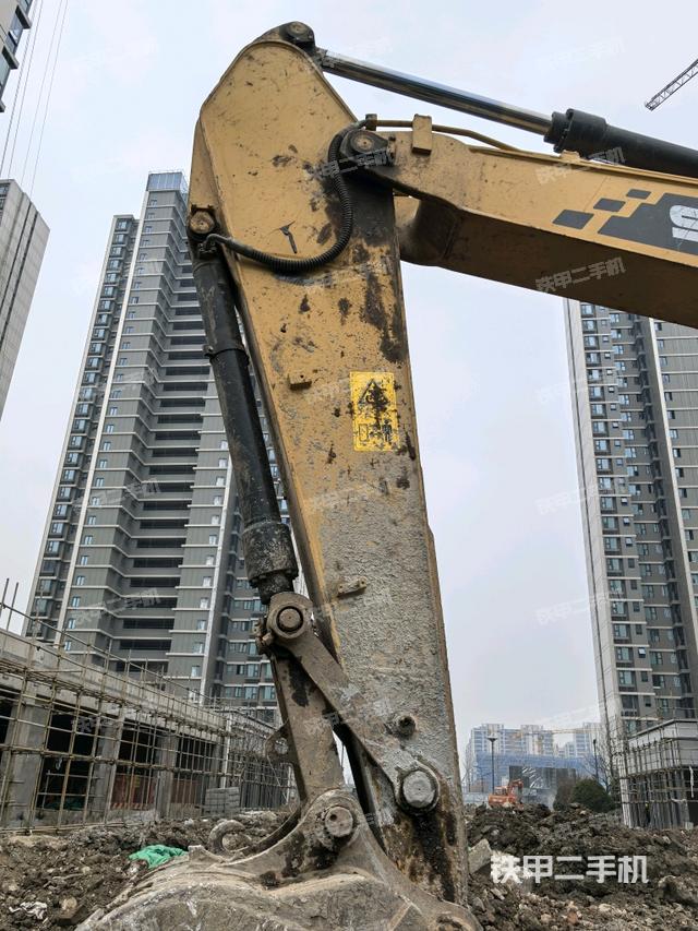 小臂整體左后(工作和回轉(zhuǎn)裝置) 小臂整體左后(工作和回轉(zhuǎn)裝置)