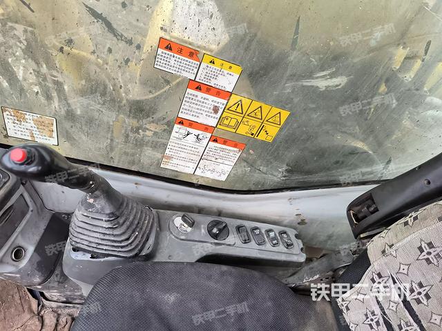 座椅右側(cè)控制臺(tái)/鑰匙門(mén)/油門(mén)/含右手柄（駕駛室部分）