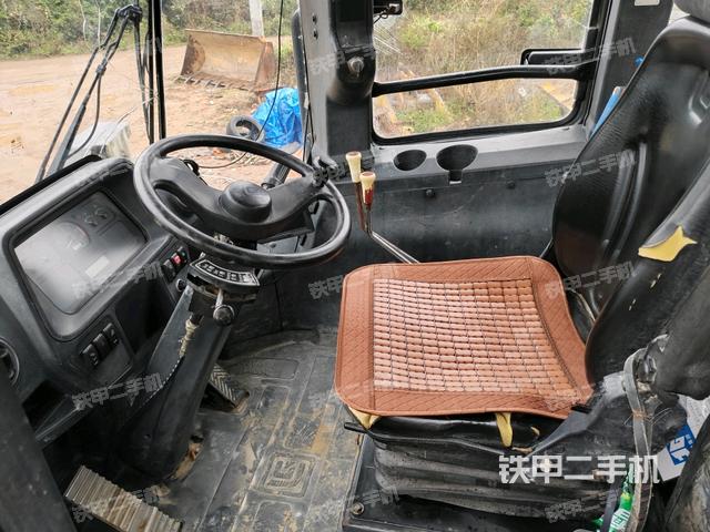 頂棚整體  內(駕駛室部分) 頂棚整體  內(駕駛室部分)