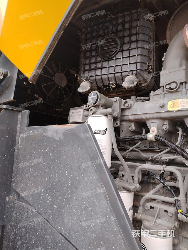 发动机右侧（整机外观及大件）