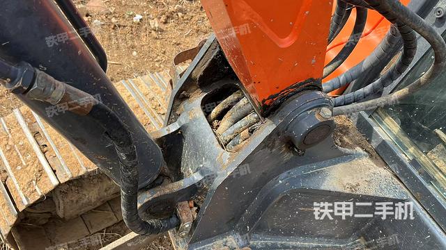 大臂根部?斜（工作和回轉(zhuǎn)裝置）