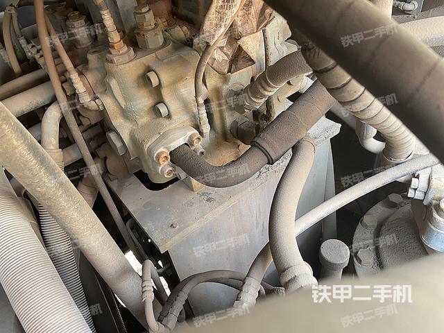 回转马达和主控阀（整机外观）