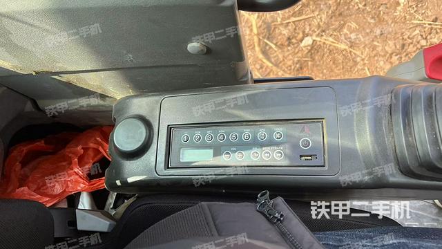 座椅左側(cè)控制臺(tái)/音響/含左手柄（駕駛室部分）