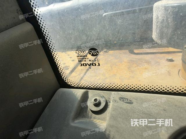 駕駛室左前45度(駕駛室部分) 駕駛室左前45度(駕駛室部分)