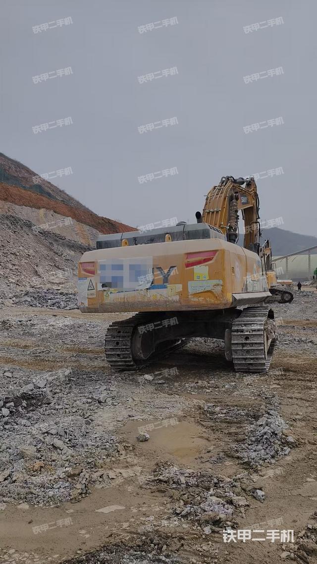 駕駛室頂部(整機(jī)外觀) 駕駛室頂部(整機(jī)外觀)