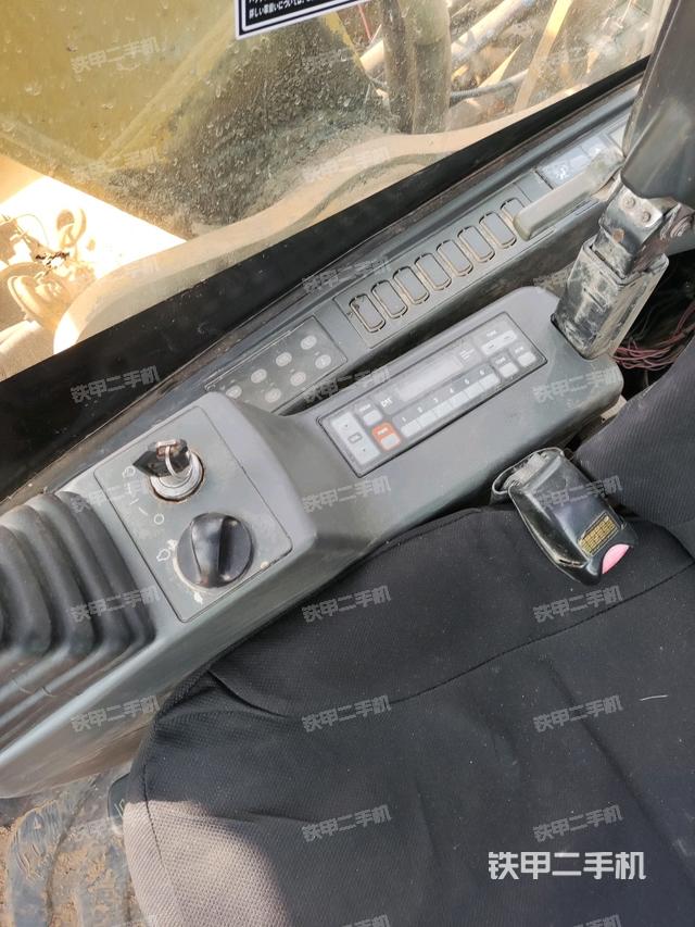座椅右側(cè)控制臺/鑰匙門/油門/含右手柄（駕駛室部分）