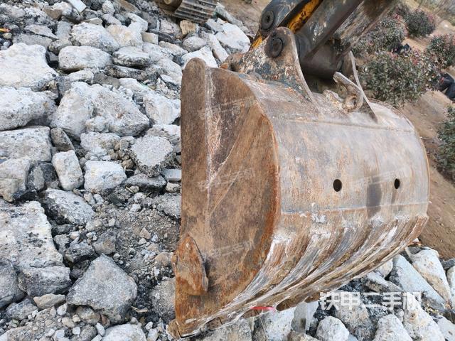 鏟斗45度(工作和回轉(zhuǎn)裝置) 鏟斗45度(工作和回轉(zhuǎn)裝置)