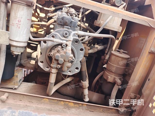 液壓泵斜45?左(大件艙室) 液壓泵斜45?左(大件艙室)
