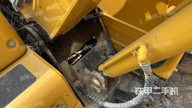 大臂根部?斜（工作和回轉(zhuǎn)裝置）