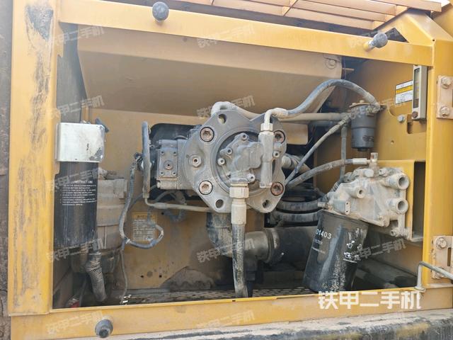 液壓泵艙室正面整體(整機(jī)外觀) 液壓泵艙室正面整體(整機(jī)外觀)