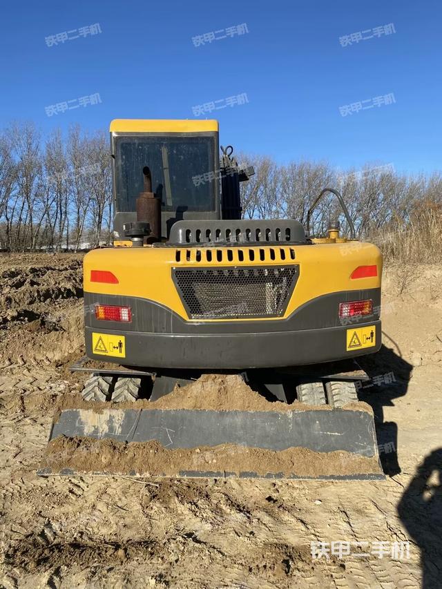 駕駛室頂部（整機外觀）