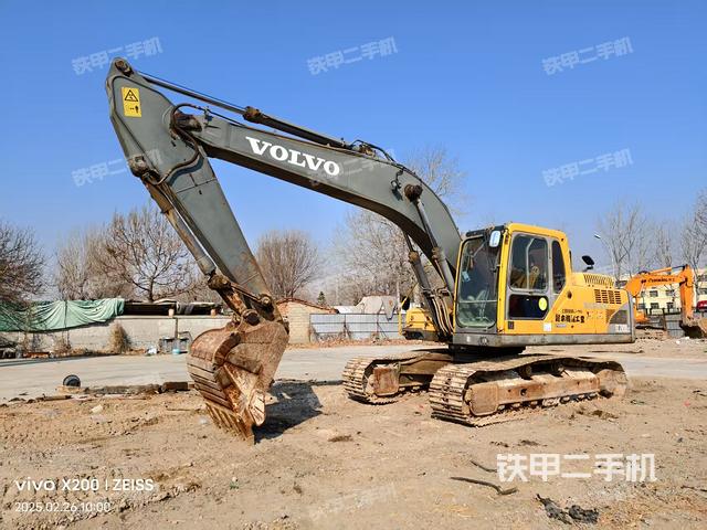 沃尔沃EC200B挖掘机