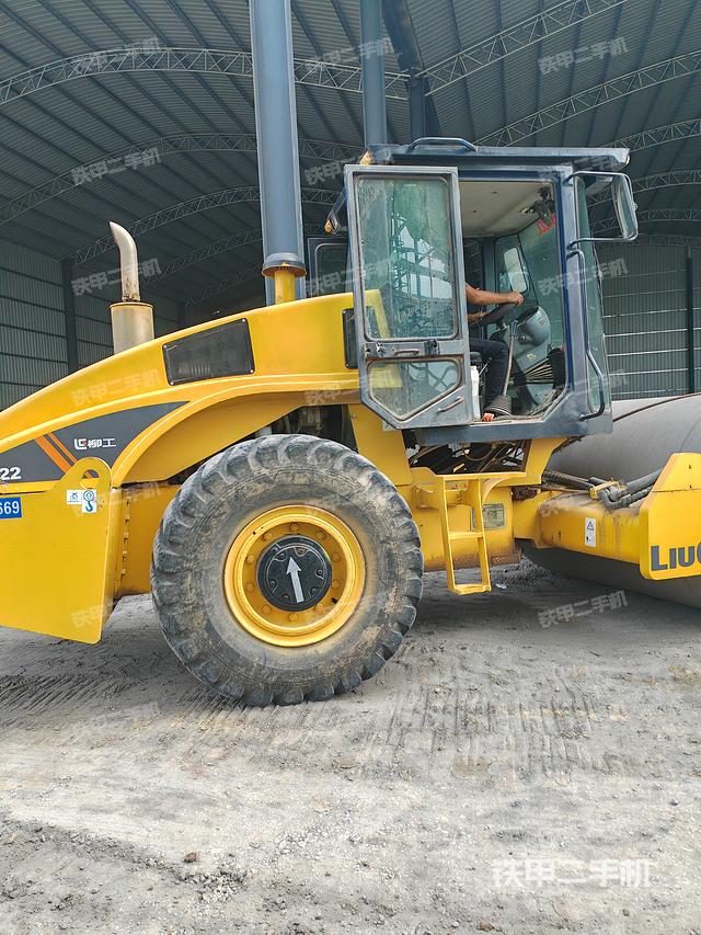 整机右侧（设备外观及核心部件）