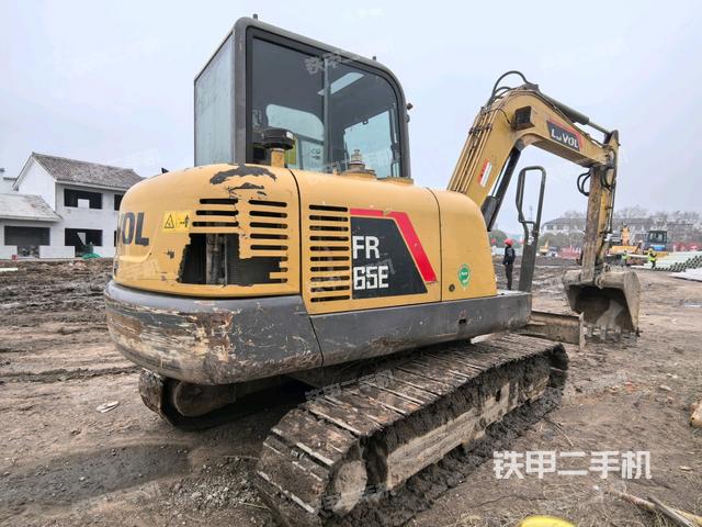 雷沃重工FR65E挖掘机的设备实拍-第2张实拍照片