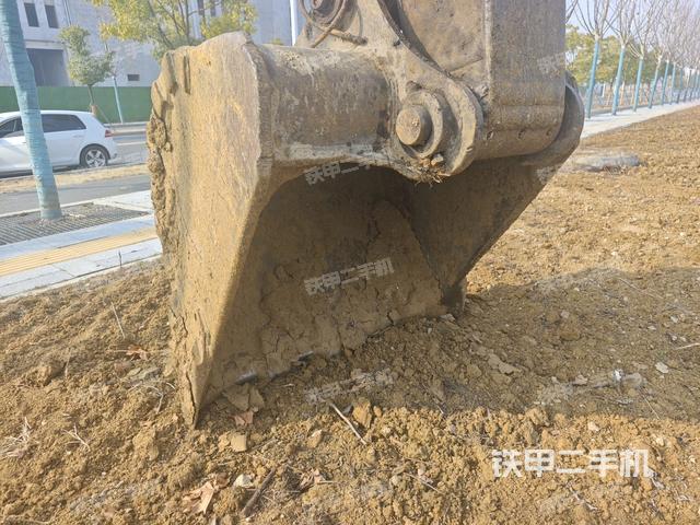 小臂整體左后(工作和回轉(zhuǎn)裝置) 小臂整體左后(工作和回轉(zhuǎn)裝置)