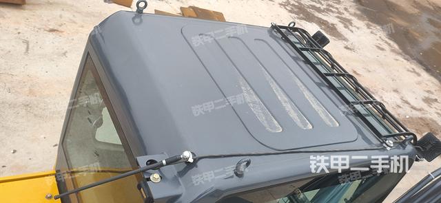 驾驶室顶部（整机外观）