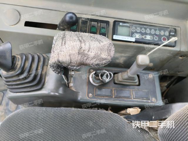 座椅左側(cè)控制臺(tái)/音響/含左手柄(駕駛室部分) 座椅左側(cè)控制臺(tái)/音響/含左手柄(駕駛室部分)