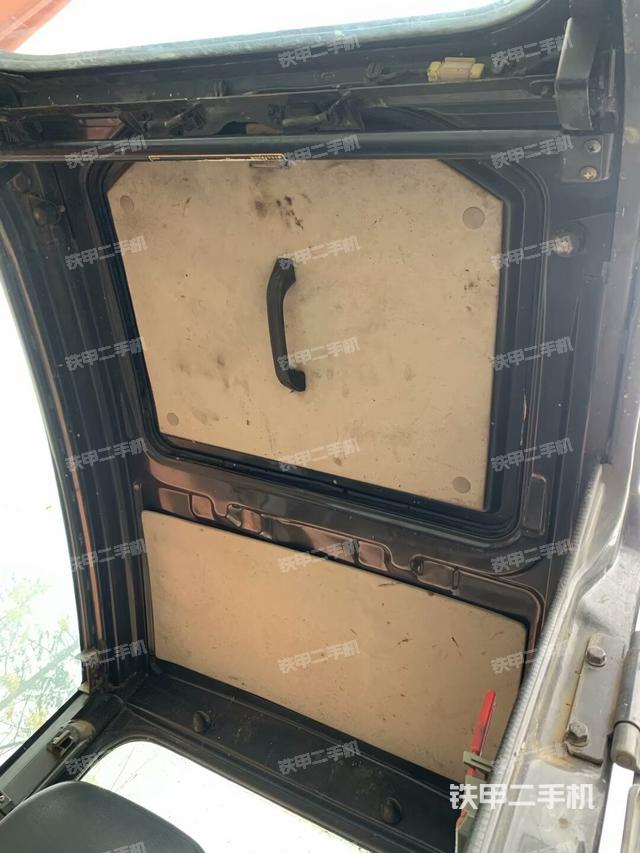 ?駕駛室正側(cè)（駕駛室部分）