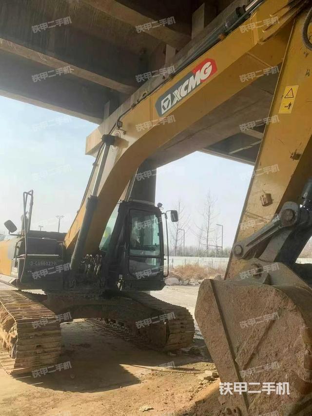 駕駛室頂部（整機外觀）