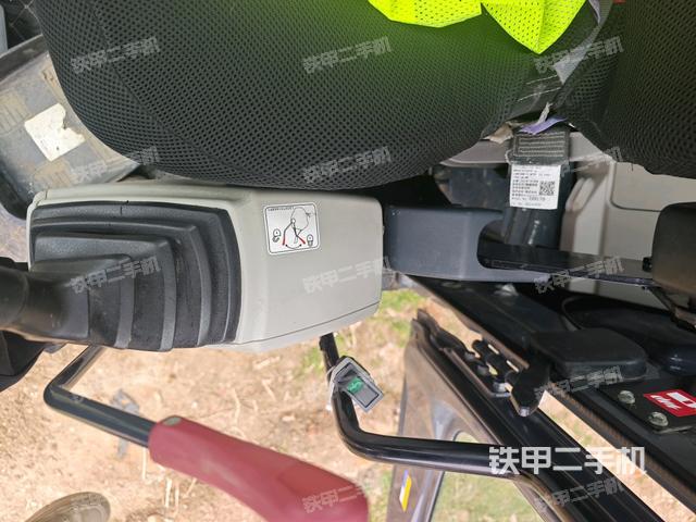 后窗玻璃角標（駕駛室部分）